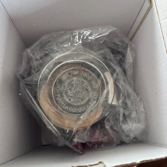 Scentsy Very Superstitious Warmer Spooky Black Cat
Halloween NIB Retired - Picture 5 of 6